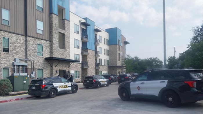 MAN Gedood in Northwest Side appartement schieten geïdentificeerd door het kantoor van de medische onderzoeker