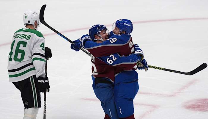 Mackinnon krijgt de eer voor een fluy go-ahead doel als AVS Tie-serie met 7-4 overwinning op sterren in Game 6