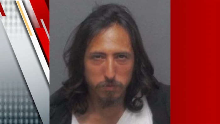 Man beschuldigd van het naderen van een officier in poging tot diefstal aan de zuidkant, zegt SAPD