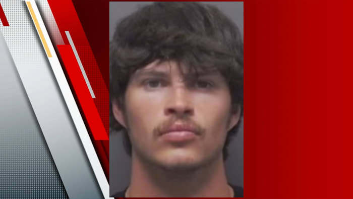 Man gearresteerd, beschuldigd van het schieten op het voertuig van de vrouw met kinderen binnen tijdens het incident met woede, zegt BCSO