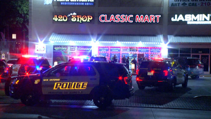 Man gewond bij het fotograferen in Northwest Side Vape Shop, zegt de politie van San Antonio