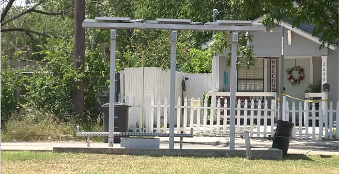 Man schoot, getransporteerd naar het ziekenhuis na een gsm -geschil bij de bushalte in de oostkant, zegt SAPD