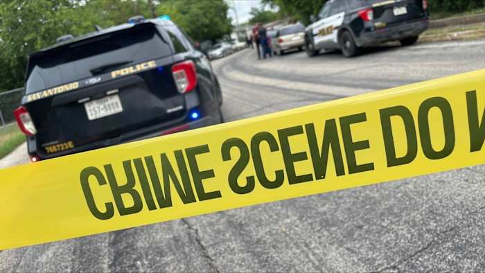 Minstens 2 gewonden na drive-by schieten aan de noordoostkant, zegt SAPD