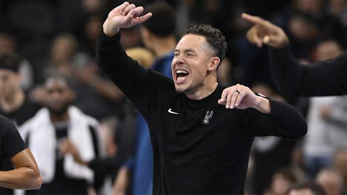 Mitch Johnson neemt het over als Spurs -hoofdcoach terwijl Gregg Popovich neerstort