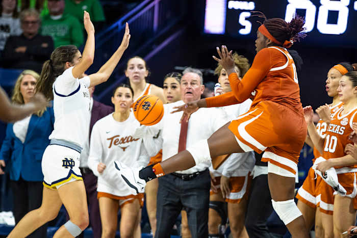 NCAA Women's Rules Committee stelt de uitdaging van de coach voor om video -review te initiëren over verschillende spelen