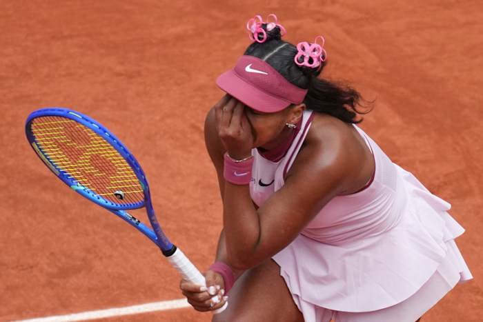 Naomi Osaka verscheurt na de eerste ronde Frans open verlies voor Paula Badosa