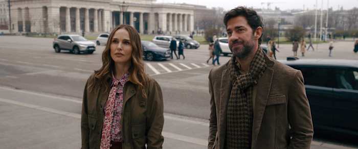 Natalie Portman en John Krasinski beginnen aan een globe-trotting avontuur in 'Fountain of Youth'