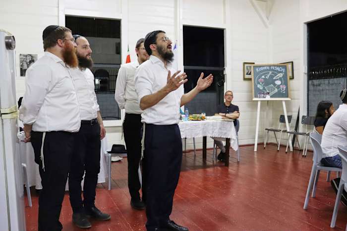 Nederlands geleide Suriname-team digitaliseert 100.000 documenten om de Joodse geschiedenis in het Caribisch gebied te behouden