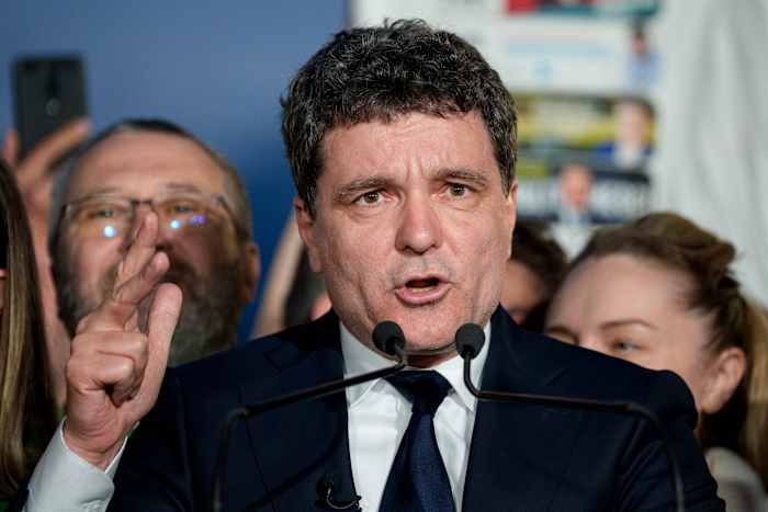 Nieuwe pro-Europese president in Roemenië zet het terug op een westerse koers, maar foutlijnen blijven bestaan