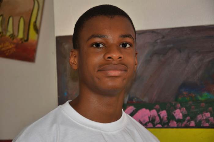 Nigeriaanse autistische tiener vestigt het wereldschilderrecord en belicht de aandoening