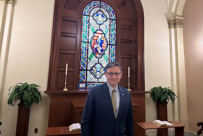 Om 3 uur in het Capitool pauzeert de voorzitter van het huis om zijn plaats voor gebed te delen