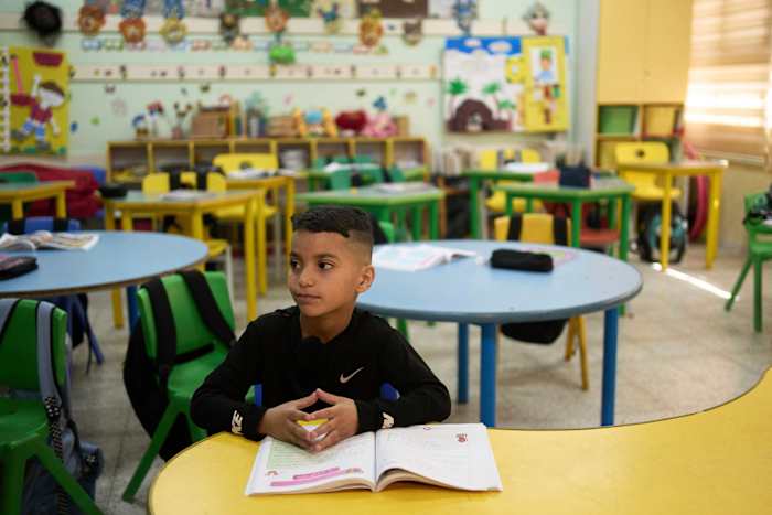 Palestijnse kinderen in Oost-Jeruzalem zouden hun scholen kunnen verliezen als Israëlische geordende sluitingen opdoemen
