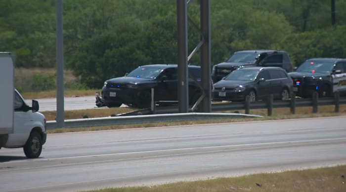 Politie die onderzoekt na 2 gedood bij crash op SE Loop 410 aan South Side