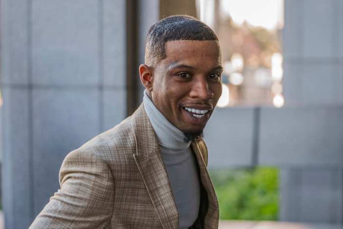 Rapper Tory Lanez viel aan in een gevangenis in Californië terwijl hij tijd dient voor Megan Thee Stallion schieten