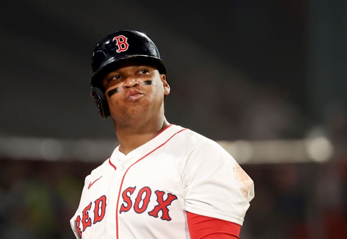 Red Sox -eigenaar John Henry vliegt naar Kansas City om ontevreden slugger Rafael Devers te ontmoeten