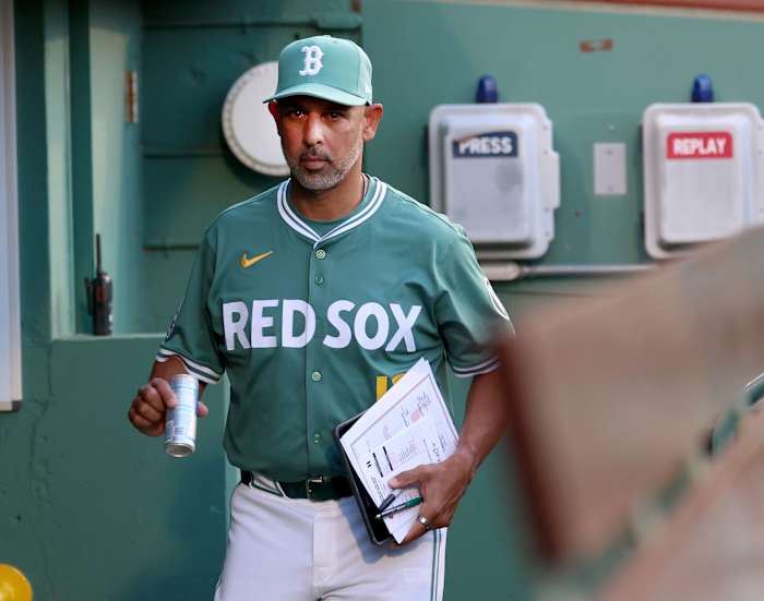 Red Sox -manager Alex Cora zegt dat hij de wedstrijd van maandag zal missen om het afstuderen van de dochter bij te wonen