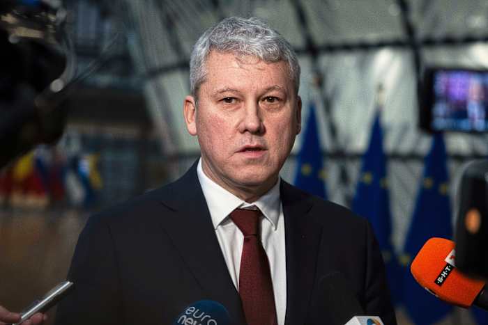 Roemenië benoemt een interim -premier na de nederlaag van de coalitie in de presidentiële race