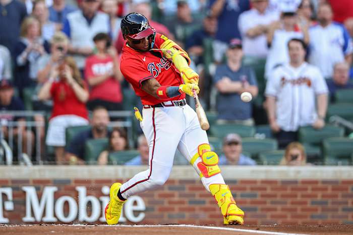 Ronald Acuña Jr. raakt Long Homer op het eerste veld in zijn terugkeer naar Braves na het missen van 1 jaar