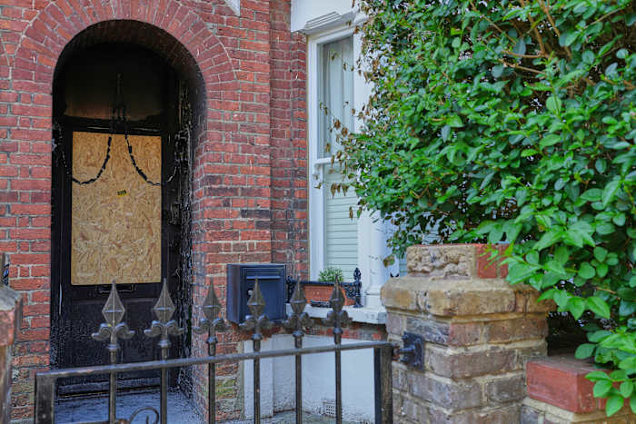 Rusland ontkent betrokkenheid bij brandstichting bij eigendommen die verband houden met de Britse premier Starmer