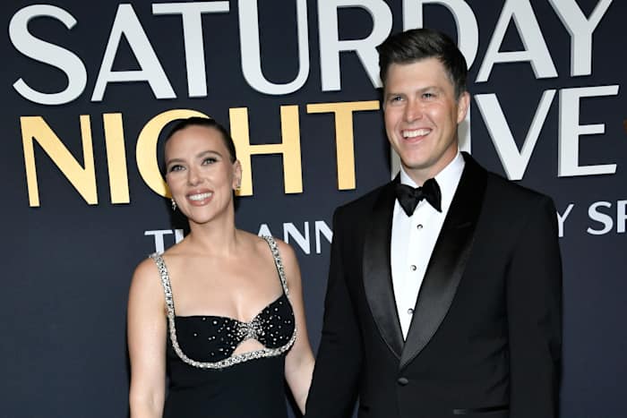 Scarlett Johansson brengt het 50e seizoen van 'SNL' naar een ingehoudende close