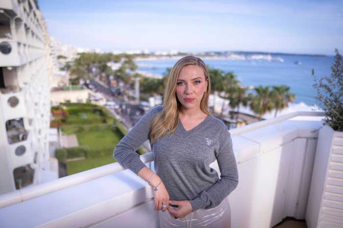 Scarlett Johansson debuteert als regisseur in Cannes met een komisch verhaal over verdriet en empathie
