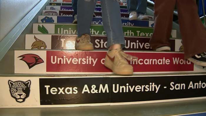 Senioren op Judson Early College Academy maken schoolgeschiedenis met dubbele diploma