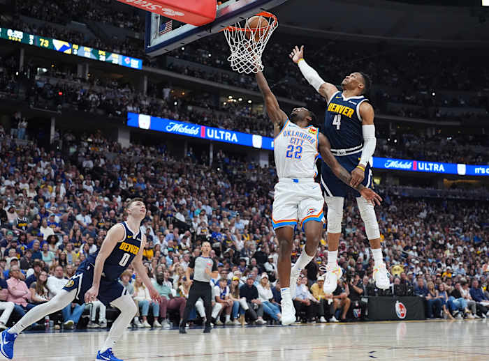 Shai Gilgeous-Alexander scoort 25 punten en leidt Thunder voorbij Denver 92-87 om serie 2-2 te binden