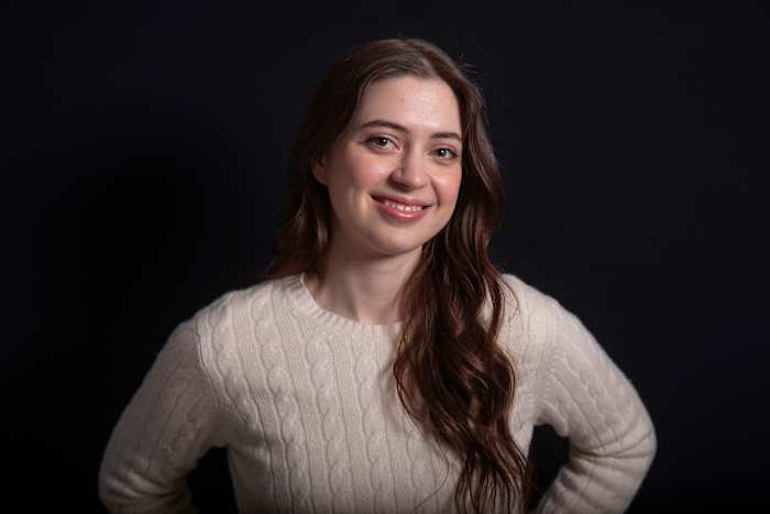 Singer-Songwriter Lizzy McAlpine maakt haar Broadway-debuut, die op een 'Perfect Time' komt