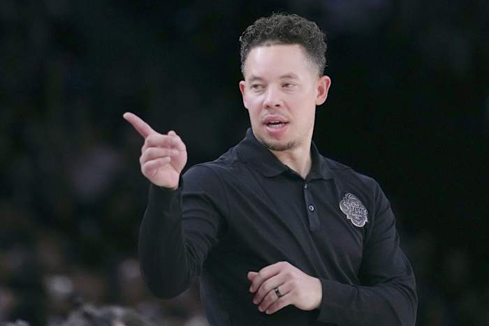 Spurs promoten Mitch Johnson tot hoofdcoach en neemt het over voor Gregg Popovich