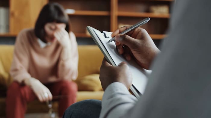 Stadsleiders benadrukken geestelijke gezondheidszorg die door belastingbetalers worden gefinancierd tijdens de vergadering van de openbare veiligheid