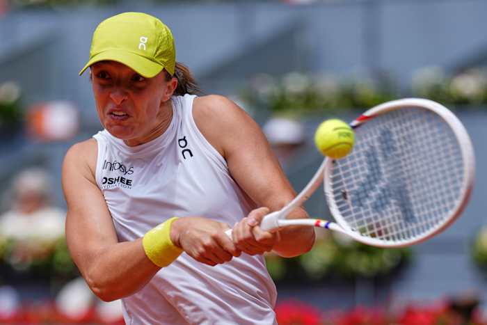Swiatek en Sabalenka power in Madrid kwartfinales per dag na black -out. Top Seed Zverev verliest