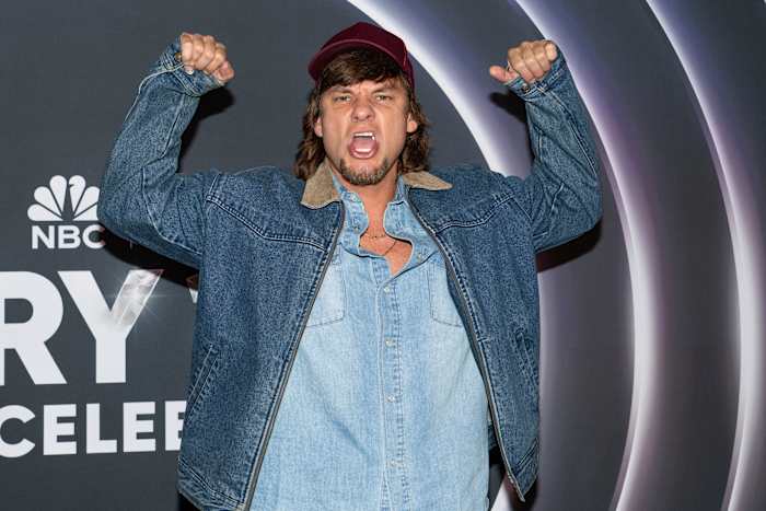 Theo von riffs over drugs, handicaps en homoseksualiteit voordat Trump spreekt op de Amerikaanse basis in Qatar