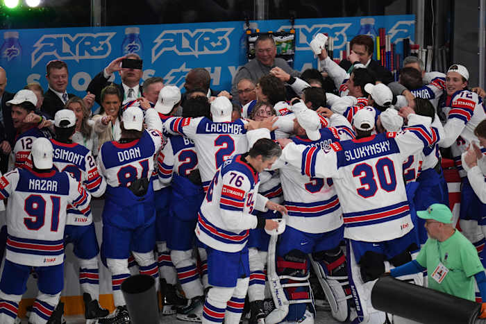 US Wint Sinds 1933 wint de 1e World Hockey-titel met 1-0 ot overwinning op Zwitserland