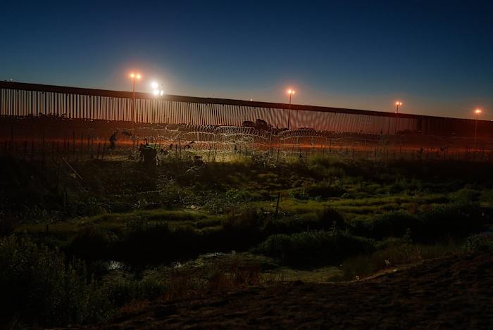VS verklaart militaire zone rond El Paso, waardoor soldaten migranten kunnen arresteren