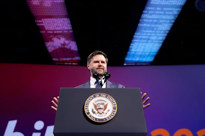 Vance dringt er bij de crypto -industrie op aan om betrokken te blijven bij de politiek terwijl hij de record van Trump -administratie aanmeldt