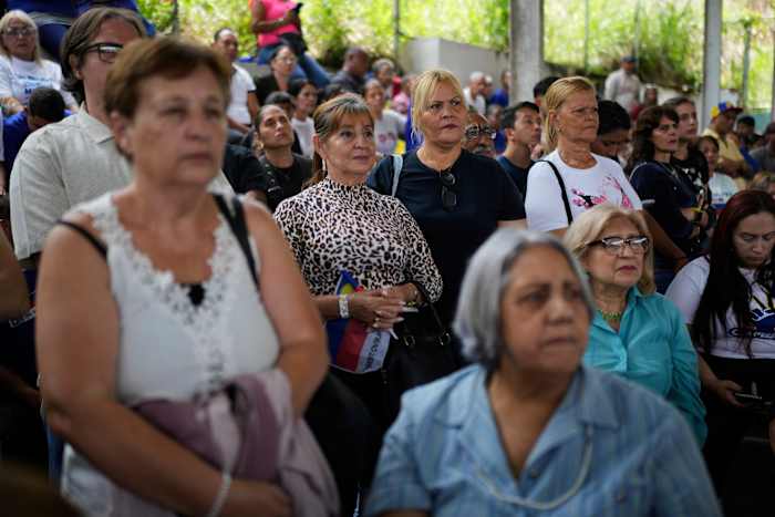 Venezolanen gaan naar de peilingen als oppositie om boycots vraagt ​​en de regering de grip aanscherpt