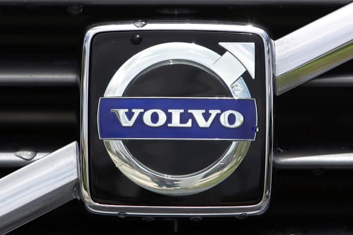 Volvo -auto's die 3000 banen snijden om de kosten te verlagen
