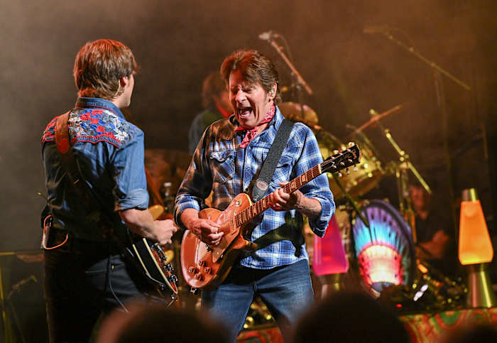 Voormalig Creedence Clearwater frontman John Fogerty viert 80e met show in Manhattan