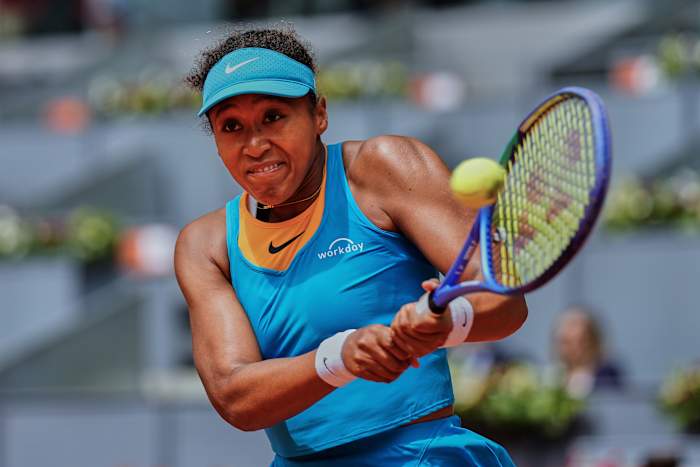 Voormalig nr. 1 Naomi Osaka neemt de eerste titel in 4 jaar en haar eerste op klei