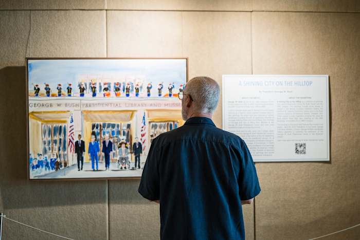 Voormalig president George W. Bush trekt inspiratie dicht bij zijn huis in Dallas in zijn nieuwste schilderijen