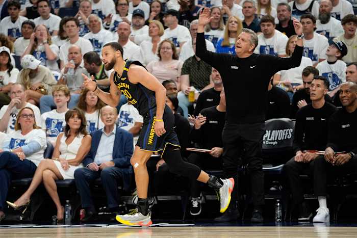 Warriors Curry voor minstens een week met hamstringstam, waardoor de rest van de series in flux wordt gezet