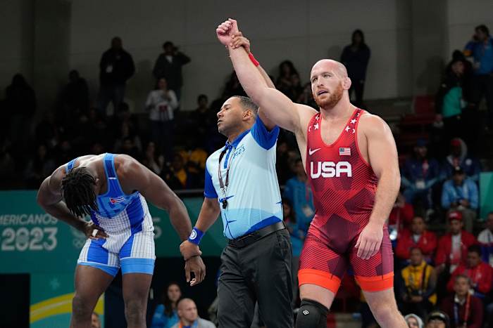 Worstelende gouden medaillewinnaar Kyle Snyder pleit voor mindere lading na arrestatie in Prostitution Sting