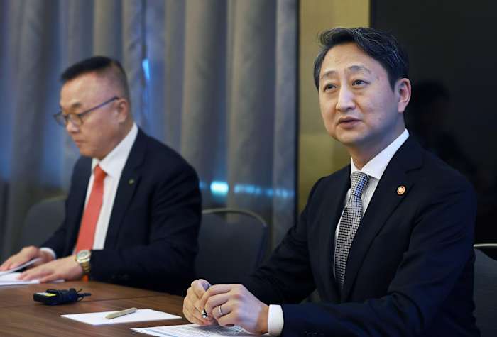 Zuid -Koreaanse functionarissen drukken vertrouwen uit over de Tsjechische nucleaire deal nadat de rechtbank het in de wacht heeft gezet