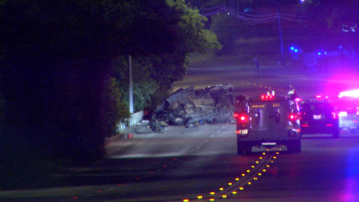 1 doden, 1 vastgehouden na westkant frontaal crash, zegt SAPD