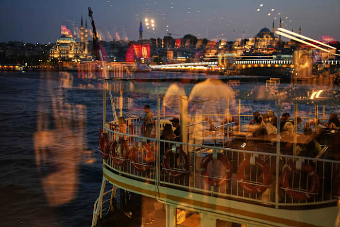 1 gedood en 19 gewond als een ballonballon crasht in centraal Turkije