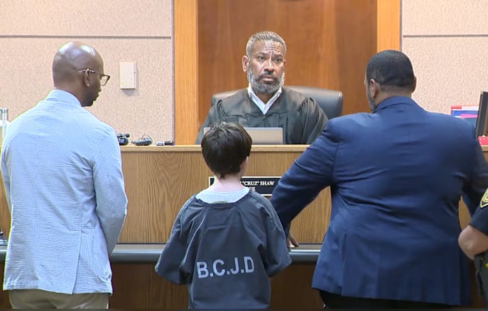 11-jarige om in hechtenis te blijven na het meenemen van pistool, 60 rondes munitie op Harris Middle School