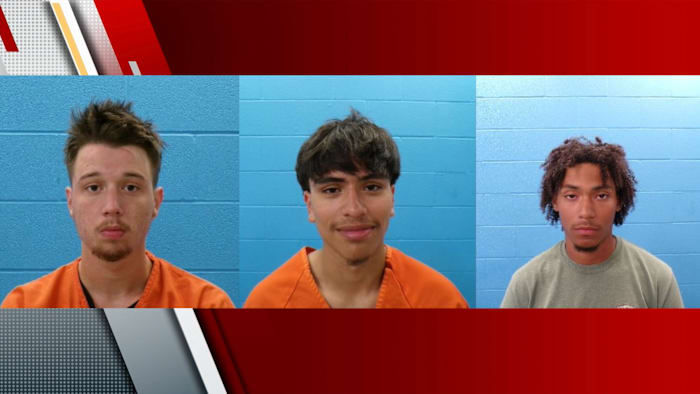 3 gearresteerd, 1 op de vlucht na hoge snelheid achtervolging in Guadalupe County, zegt Sheriff's Office