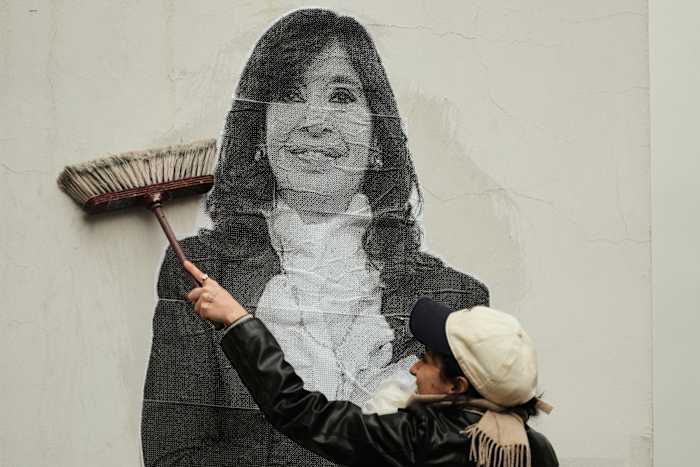 Argentijnse ex-president Cristina Fernández de Kirchner mocht thuis corruptie-straf uitzitten