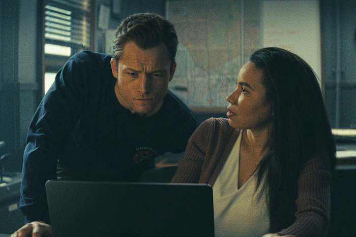 Brandstichting ontsteekt de door Dennis Lehane gecreëerde Apple TV+ Firebug-serie 'Smoke'