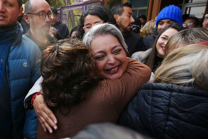 Chileense communistische scores bij verrassingswinst in de primaire stemming als strijd met extreemrechtse weefgetouwen